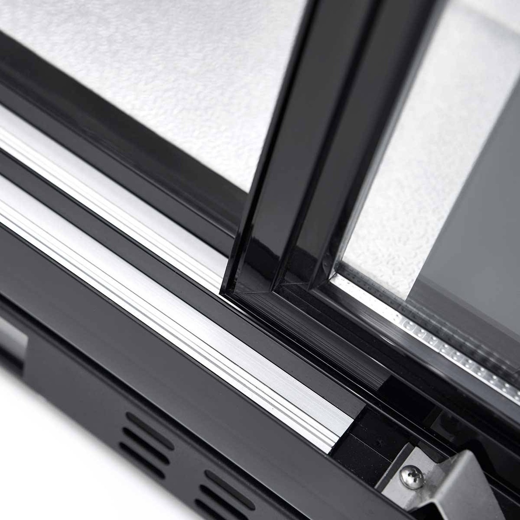 Barkühlschrank schwarz / 3 Glasschiebetüren, Höhe 840 mm, 1350 x 520 mm